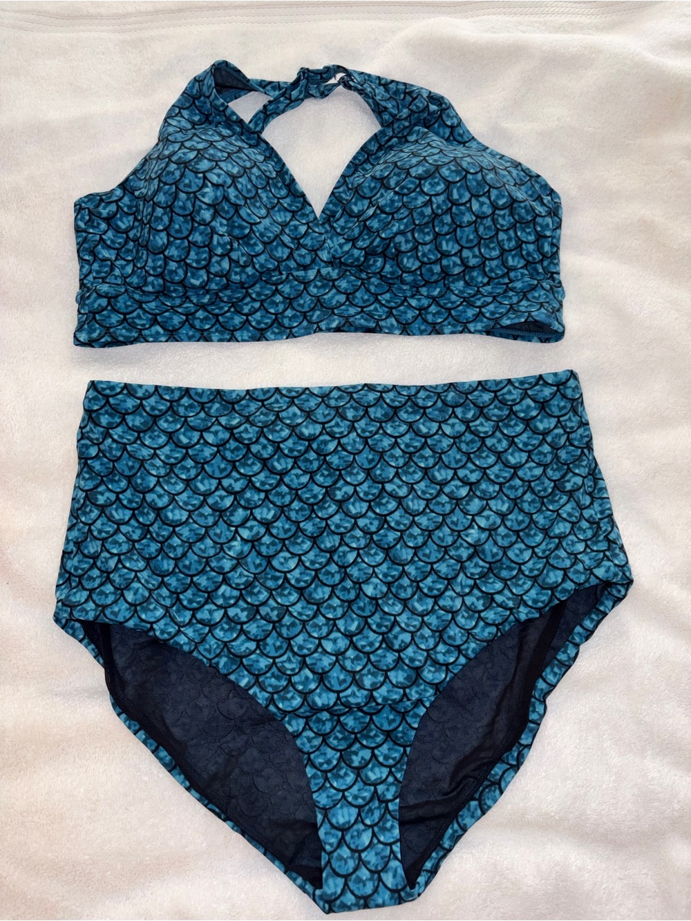 torrid Blue Mermaid-Scale High Waist Bikini Set top size 2 bottom size 1